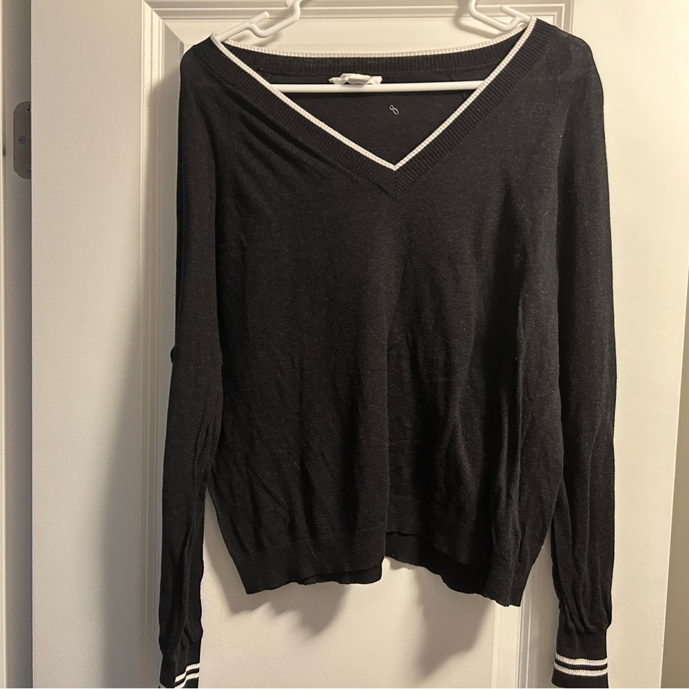 Cute, light sweater!